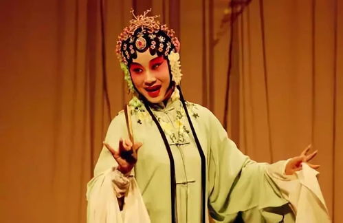 做梦梦到京剧脸谱，做梦梦到京剧装扮的一男一女