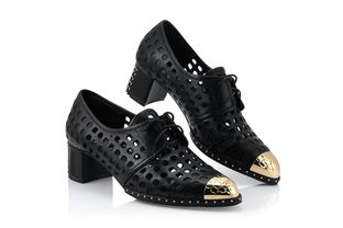 梦见我把别人的鞋扔了，梦见把别人鞋子扔了