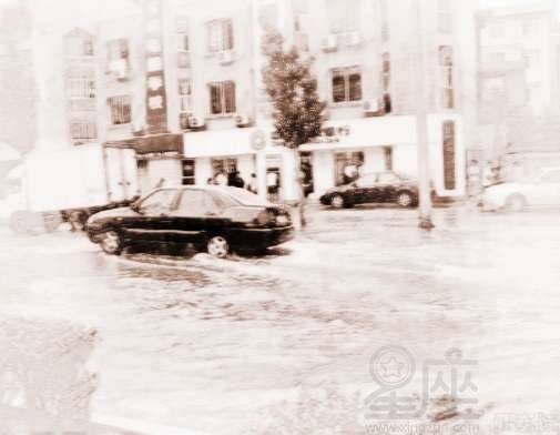 梦到排洪水，梦见洪水爆发是什么意思