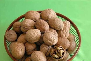 昨晚梦见核桃，梦见核桃掉了1颗