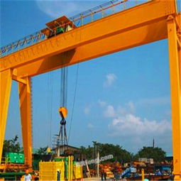 梦里梦见大风刮倒了车，梦到刮大风东西坠落