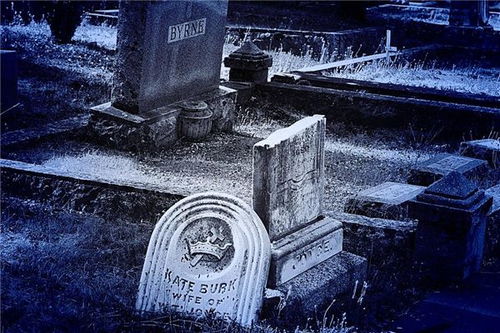 梦见墓碑断了什么意思，梦见墓碑断了怎么回事