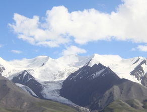 梦见山顶上有雪,但路上没有，梦见山顶有雪是什么意思