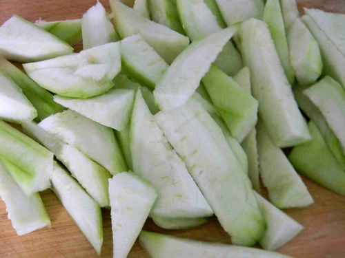 梦到丝瓜开花什么意思,梦到丝瓜老了变成丝瓜络