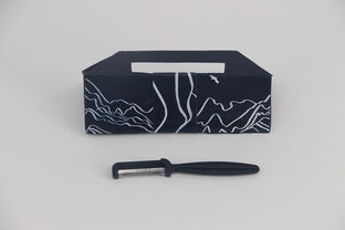 梦到包里装着刀，梦见兜里装菜刀