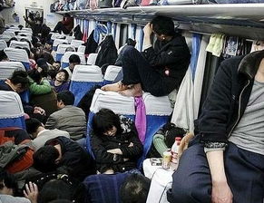 梦到坐火车被人打了一顿，梦见坐火车被人欺负