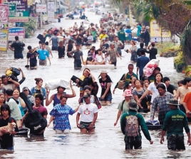梦见好多人住在一起很乱，梦见好多人住在一起吃饭