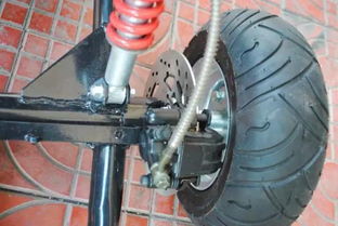 梦见脚够不到刹车，梦见脚踩不住刹车