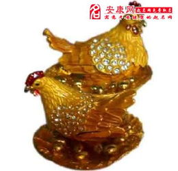 周公解梦梦见鸡在家门口，梦见鸡在家里飞是什么意思