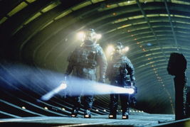 梦见飞船坠落坠毁爆炸是什么意思，梦见飞船在天上飞旋转