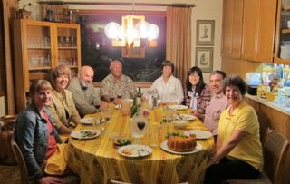 梦见战友请客吃饭，梦见和战友吃饭是什么预兆