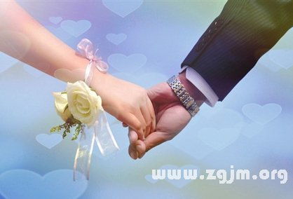 梦到别人送我笔筒，梦到别人送笔记本给我