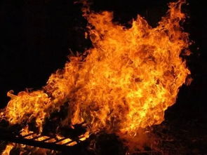 周公解梦大全查询梦见大火烧身，周公解梦大全查询梦见大火周公解棽盖房子