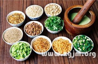 梦见打翻饭菜哭得很伤心，梦见打翻饭盒