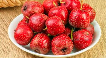 梦见红色的野果子是什么意思，梦见山上野果红彤彤