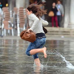 梦见路上各种阻拦，梦见路上很多障碍难行