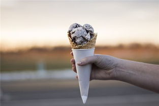 梦见吃冰激凌是什么预兆，晚上梦见吃冰激凌