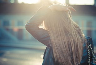 梦见喜欢一个陌生人，梦到喜欢陌生女孩