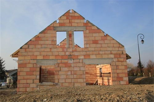 梦见拆老房子盖新房子是什么预兆女人，梦见拆老房建新房