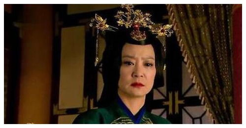 梦见在古代做皇上的妃子，梦见自己当了皇后有人伺候