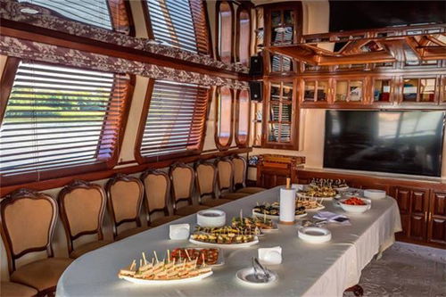 梦见去喝别人的喜酒被赶走了，梦见喝别人喜酒是什么意思