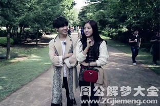 梦见初恋男友跟踪我，梦见初恋男友纠缠我不放