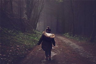 做梦梦见民国的女人，梦见民国时期的钱是什么意思