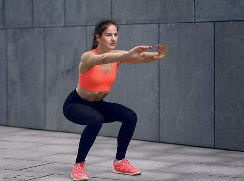 梦见做上下蹲，梦见蹲下小便