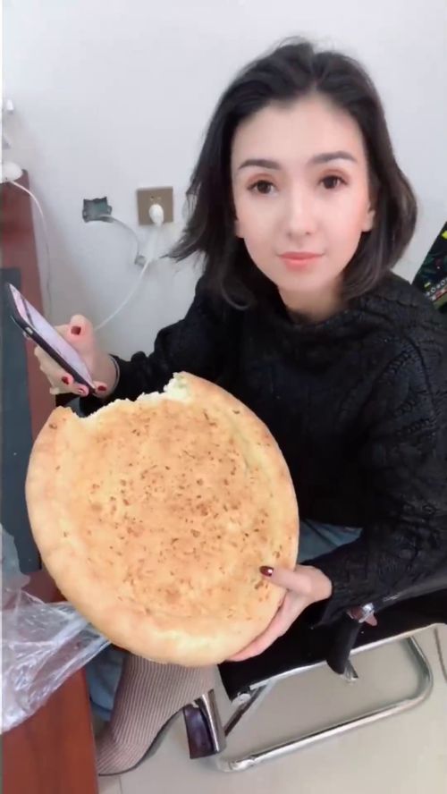 梦见和发小在一起工作，梦见和发小在一起谈恋爱