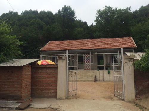 梦见坟地，梦见坟墓在房内