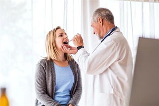 梦见喉咙卡东西,醒来喉咙不舒服，梦见喉咙卡东西弄不出来