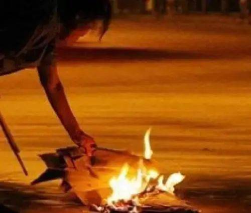 梦到自己花光了钱，梦见自己花钱了是什么寓意