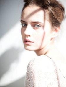 梦到帮助妈妈摆睡觉姿势什么意思，梦见自己帮妈妈洗澡好不好