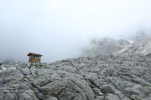 梦见差点被石头砸中什么意思,梦见差点被石头砸伤