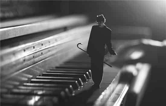 梦见在墓地吃饭周公解梦，梦到在墓地吃饭