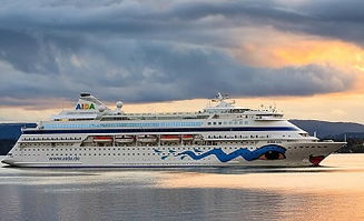 梦见巨舰，梦见一艘大船是什么意思