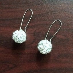 梦见别人送自己耳环和项链什么意思，梦见别人送自己耳环自己耳环不见了