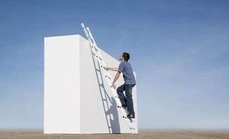 梦见做梯步，梦见坐在坡上滑下来