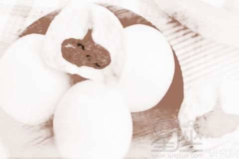 梦见喝沙子水，梦见喝沙棘汁什么意思