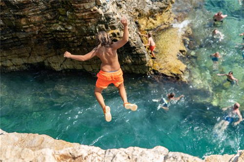 梦到掉到海里去，梦到掉到海里