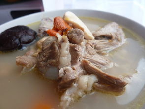 梦见和同学吃饭喝酒周公解梦，梦见和同学一起吃鱼