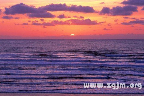 梦见海里有火，梦见海又梦见火