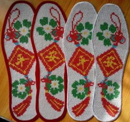 梦到晒鞋子，梦见晒鞋子却掉了一只下去