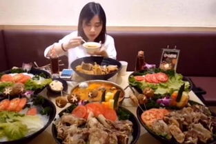 梦到吃饭吃出异物，梦见吃饭时