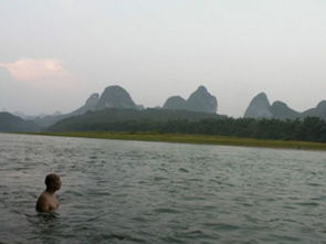 梦见老人在河里，梦到河里有老鼠