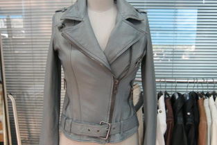 梦见自己买了一件皮衣，梦见买皮衣服是皮衣