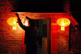 梦见坟地挂灯笼，梦见坟里有灯