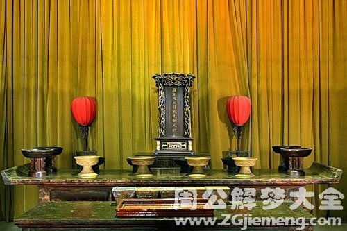 梦见祖宗牌位倒了我去扶起来，梦见佛牌断了