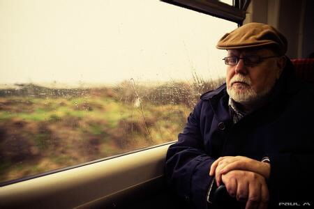 梦见坐火车去找朋友，梦见坐火车遇见老朋友