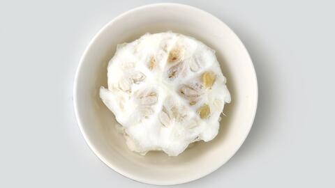 梦见吃皮蛋是什么预兆，梦见吃皮衣